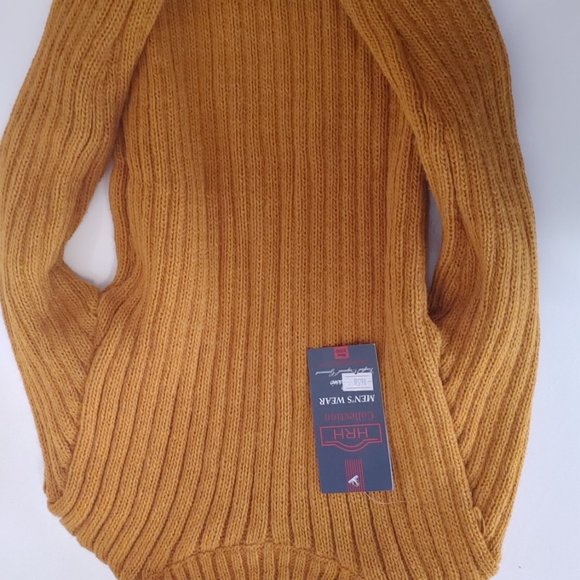 Turtle neck Sweater - Picture 14 of 14